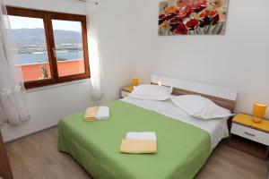 Postel nebo postele na pokoji v ubytování Bridgeview apartment