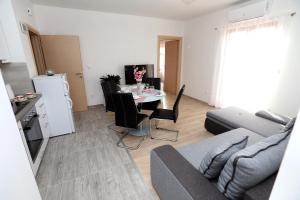 Kuchyň nebo kuchyňský kout v ubytování Bridgeview apartment