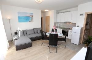 Kuchyň nebo kuchyňský kout v ubytování Bridgeview apartment