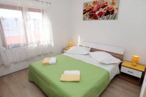 Postel nebo postele na pokoji v ubytování Bridgeview apartment