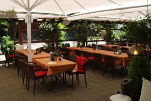 a restaurant with tables and chairs under a tent at Hotel-Gasthof Zur Rose in Weißenhorn