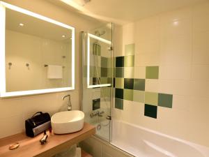 Koupelna v ubytování ibis Styles Arcachon Gujan Mestras