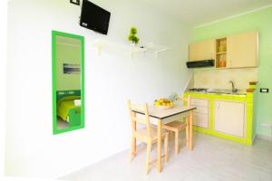 Kuchyň nebo kuchyňský kout v ubytování Residence Calavà