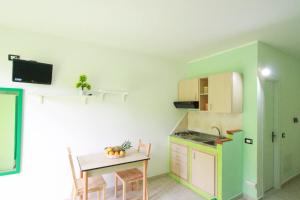 Kuchyň nebo kuchyňský kout v ubytování Residence Calavà