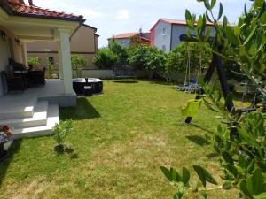 Vonkajšia záhrada v ubytovaní Vacation Home Bokan