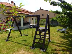 Vonkajšia záhrada v ubytovaní Vacation Home Bokan