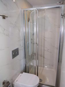 Phòng tắm tại Anemoessa Elegant Apartments