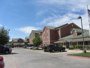 a street with cars parked in front of buildings at Country Inn & Suites by Radisson, Amarillo I-40 West, TX in Amarillo