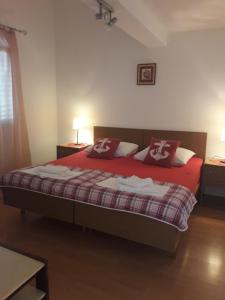 Postel nebo postele na pokoji v ubytování Apartments Jadranka Povile