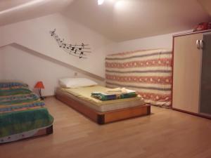 Postel nebo postele na pokoji v ubytování Apartments Jadranka Povile