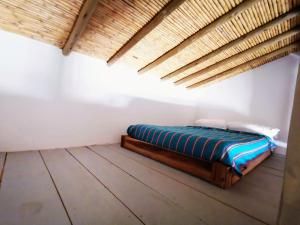 a bedroom with a bed in a room at Hostel Once Once in Villa de Leyva