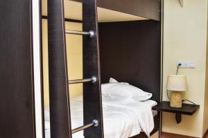 Postel nebo postele na pokoji v ubytování Gelati Tower