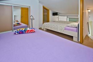 Łóżko lub łóżka w pokoju w obiekcie Island Hvar Seaside Villa Levanda with Beach, Pool & Seaview