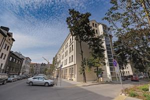 a car parked in front of a building on a street at Misko Apartaments in Kaunas