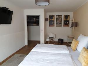 Postel nebo postele na pokoji v ubytování Hotel am Hafen