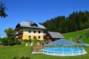 The swimming pool at or close to Apartmenthaus Oberlehen