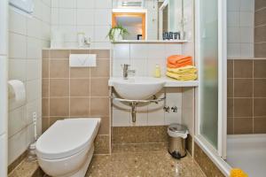 Kúpeľňa v ubytovaní Luxury Bellavista Amazing sea Holidays with Private Beach & Parking