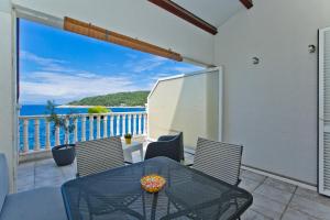 Balkón alebo terasa v ubytovaní Luxury Bellavista Amazing sea Holidays with Private Beach & Parking