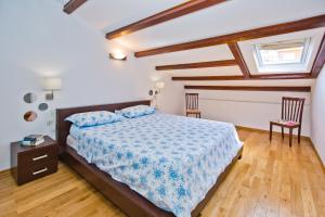 Posteľ alebo postele v izbe v ubytovaní Luxury Bellavista Amazing sea Holidays with Private Beach & Parking