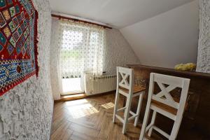 a room with two chairs and a window at Polna 15c Chatka Czukotka in Krynica Zdrój