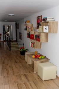 a living room with a table with fruit on it at Casa La Flori in Techirghiol