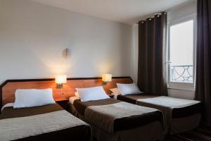 เตียงในห้องที่ The Originals City, Hôtel Astoria Vatican, Lourdes (Inter-Hotel)