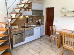 Kuchyňa alebo kuchynka v ubytovaní Apartments Trlika