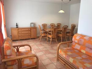 Część wypoczynkowa w obiekcie Casa de familia