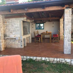 Ein Patio oder anderer Außenbereich in der Unterkunft VILLA DIVNA