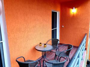 a table and chairs sitting on a balcony at Hotel Naundorf in Naundorf