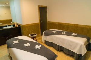 a hotel room with two beds and a sink at Barceló Mexico Reforma in Mexico City