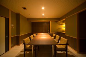 a conference room with a long table and chairs at Tachibana Shikitei in Kaga