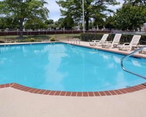 The swimming pool at or close to Quality Inn & Suites Olde Town
