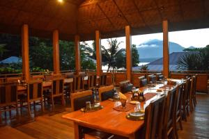 Restoran või mõni muu söögikoht majutusasutuses Two Fish Resort Lembeh
