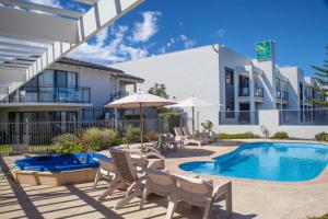 Bazén v ubytování Quality Resort Sorrento Beach nebo v jeho okolí