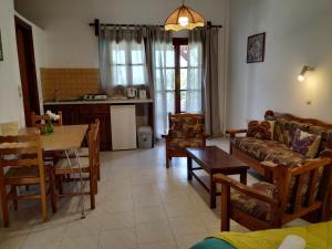 A kitchen or kitchenette at Pardalakis Studios