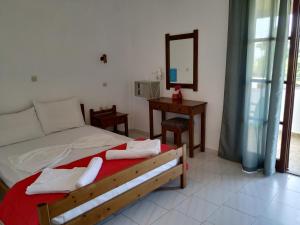 A bed or beds in a room at Pardalakis Studios