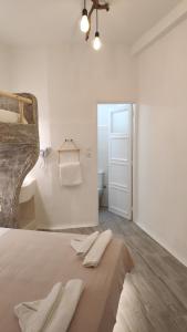 Posteľ alebo postele v izbe v ubytovaní Grey Rooms Naxos