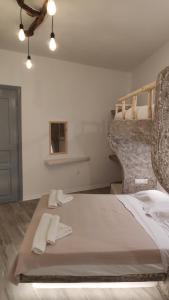 Posteľ alebo postele v izbe v ubytovaní Grey Rooms Naxos