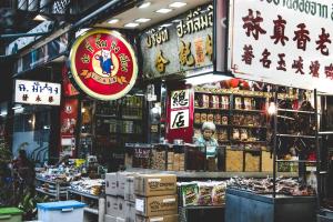 Supermarket nebo jiné obchody v  hostelu nebo okolí