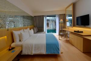 A bed or beds in a room at IZE Seminyak by LifestyleRetreats