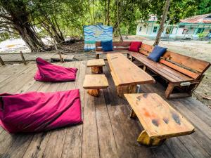 Ảnh trong thư viện ảnh của Scuba Republic Beach Bungalows ở Tapokreng +50 ảnh