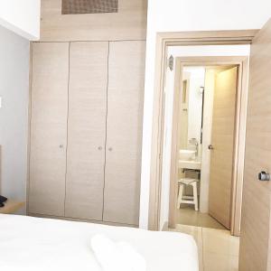 Een bed of bedden in een kamer bij Pal Beach