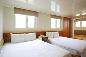 Postel nebo postele na pokoji v ubytování Lion Hotel