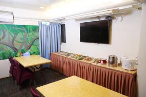 TV a/nebo společenská místnost v ubytování Lion Hotel