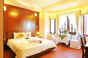 Postel nebo postele na pokoji v ubytování Ky Hoa Hotel Da Lat