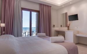 Postel nebo postele na pokoji v ubytování Poseidonio Hotel