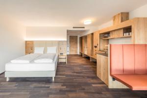 A bed or beds in a room at Weingut Moser Apartments