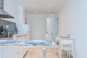 Kuchyňa alebo kuchynka v ubytovaní Apartamentos Miraflores