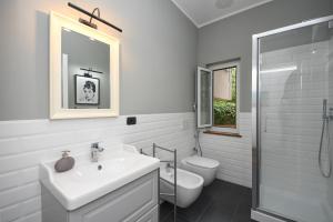 A bathroom at Appartamento in Villa a 5 KM dal mare